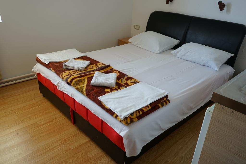 Lovac II Hotel Zabljak  Bagian luar foto
